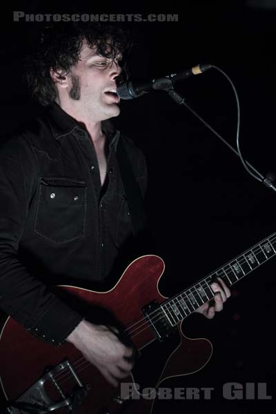 BLACK REBEL MOTORCYCLE CLUB - 2010-05-12 - PARIS - Le Bataclan - Peter Hayes